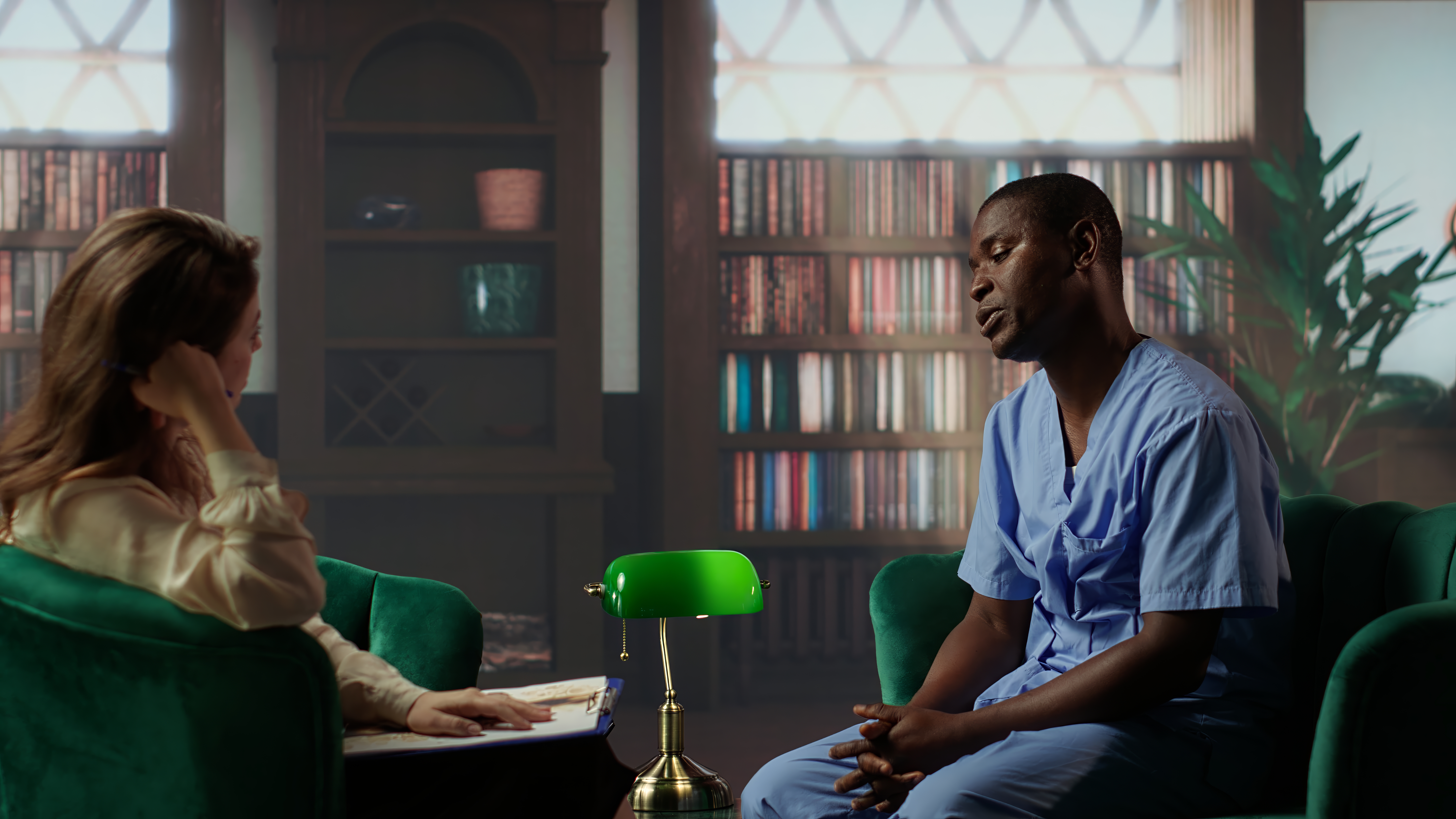 Industrial-organizational psychologist listens to nurse talk about traumatic moment during their hospital shift